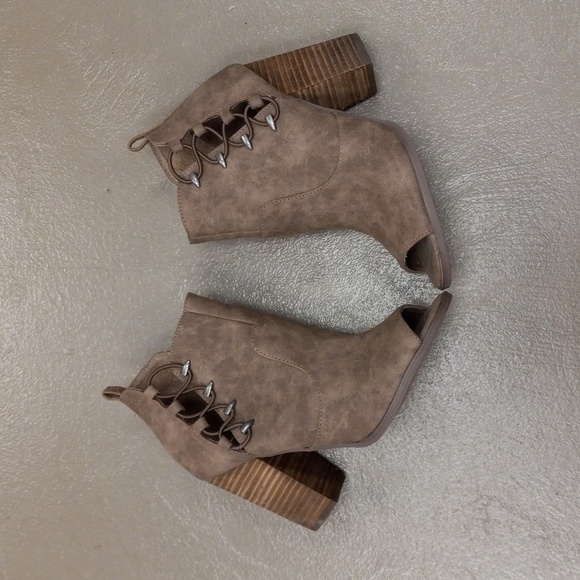 G by GUESS TAUPE COLORED, HEELED, OPEN TOED BOOTIES - Picture 6 of 9